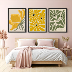 Boho wall art trio with floral line art in beige, terracotta, and sage tones – a beautiful botanical set for boho-chic home styling